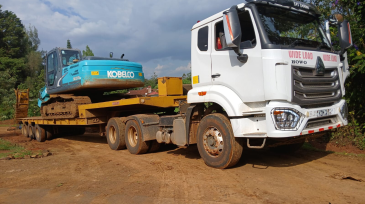 Low-loader in Motion (2)