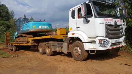 Low-loader in Motion (2)